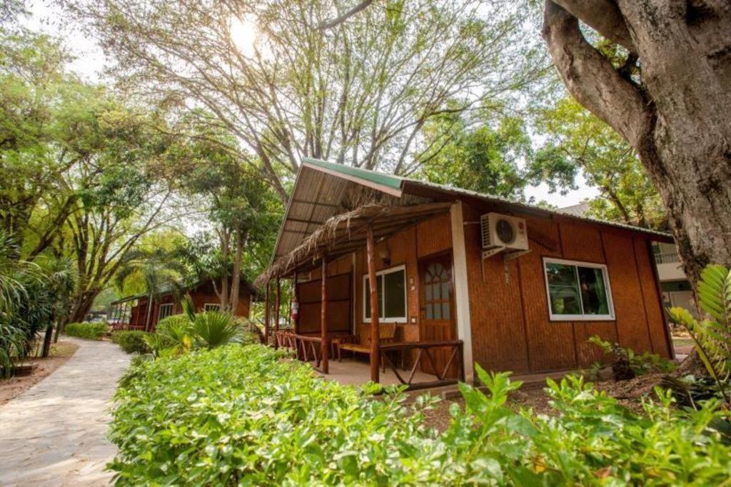 Varee Valley Resort And Restaurant Khon Kaen Exterior photo